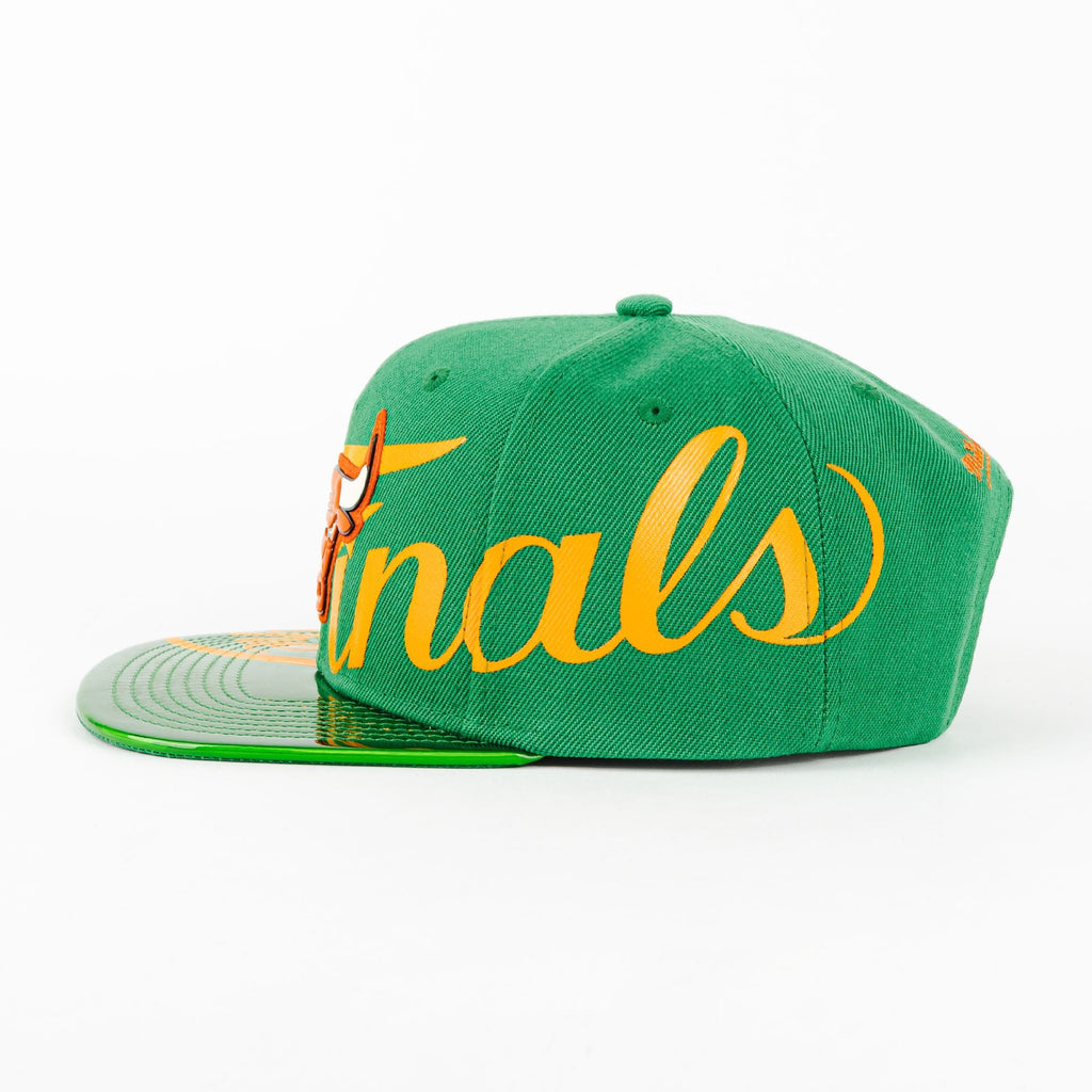 GORRA MITCHELL & NESS BULLS FINALS WRAP GREEN